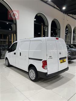 نیسان NV200